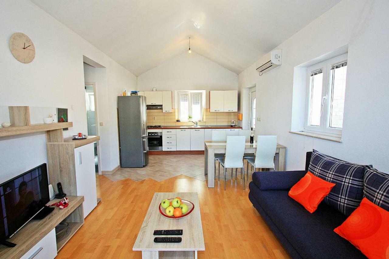 Apartmani Nila Pucisca Dış mekan fotoğraf
